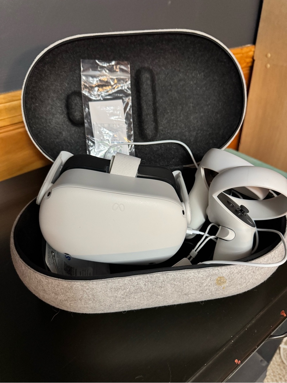 Quest 2 White VR Headset with Controllers